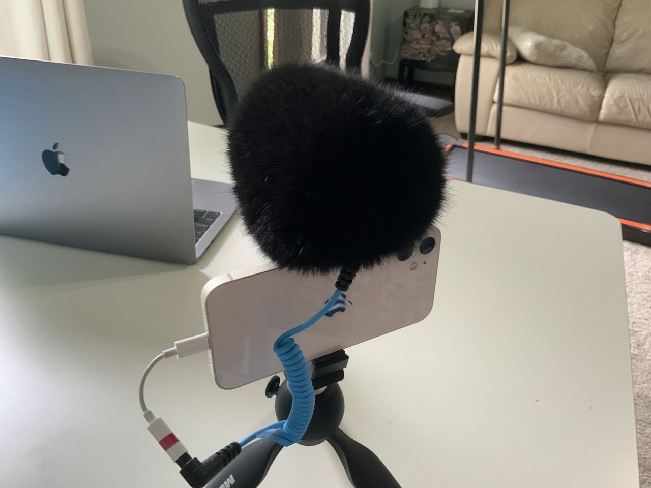 Sennheiser Mke 200 Mobile Kit Lifestyle With Furry Windshield