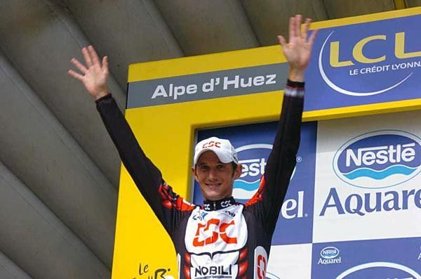 Frank Schleck (CSC) waves to the crowd