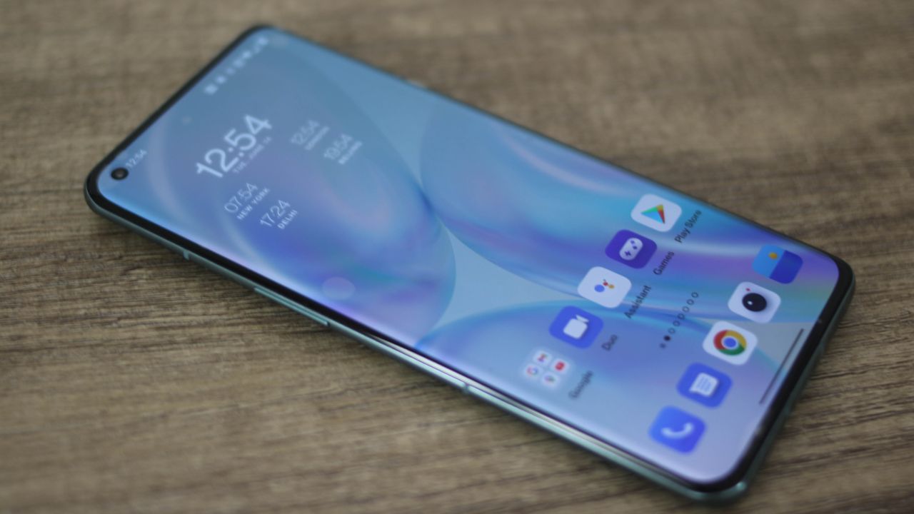 OnePlus 10 Pro's display