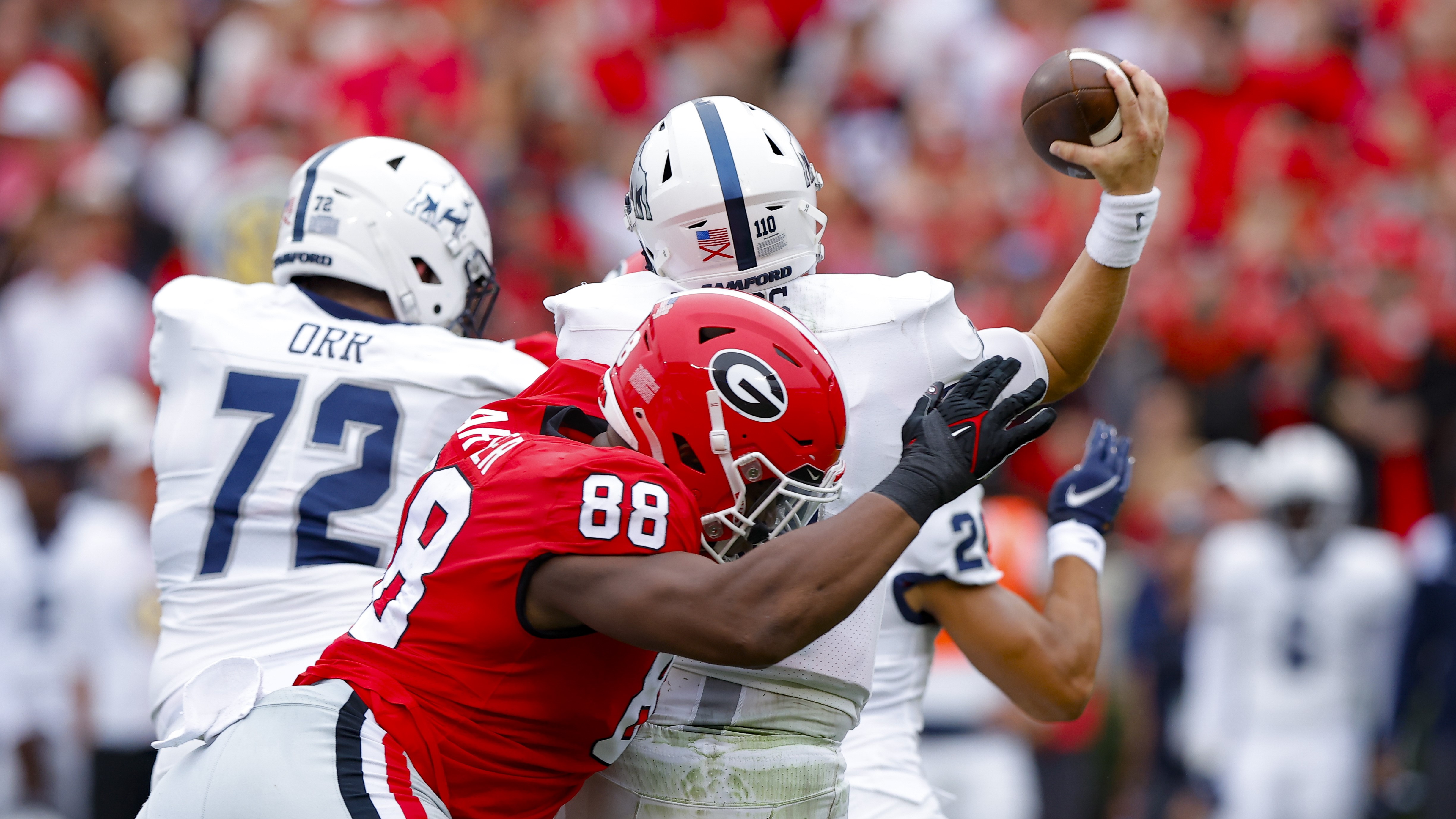 Georgia Bulldogs' Jalen Carter sacks opposing QB