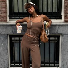 An image of @amaka.hamelijnck wearing one of the biggest leggings trends for 2026. 