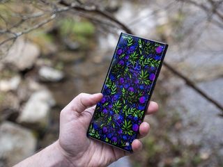 Samsung Galaxy S22 Ultra Display Purple Wallpaper