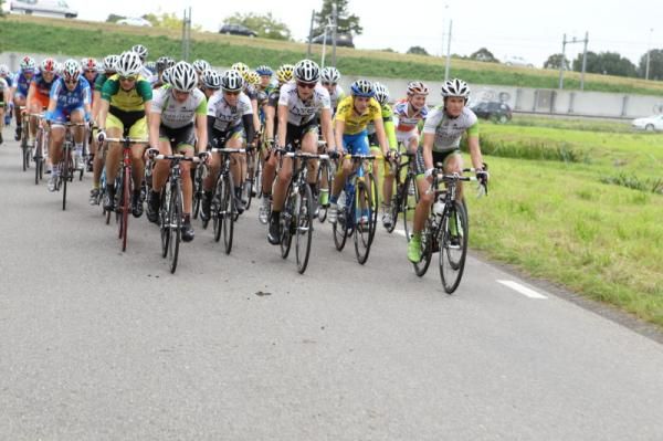 The bunch rode along over 3 minutes behind the break for 45 kilometres