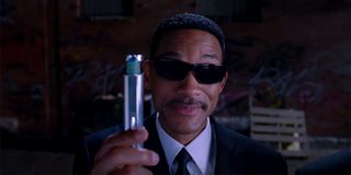 Will Smith neuralyzing someone in Men in Black 3