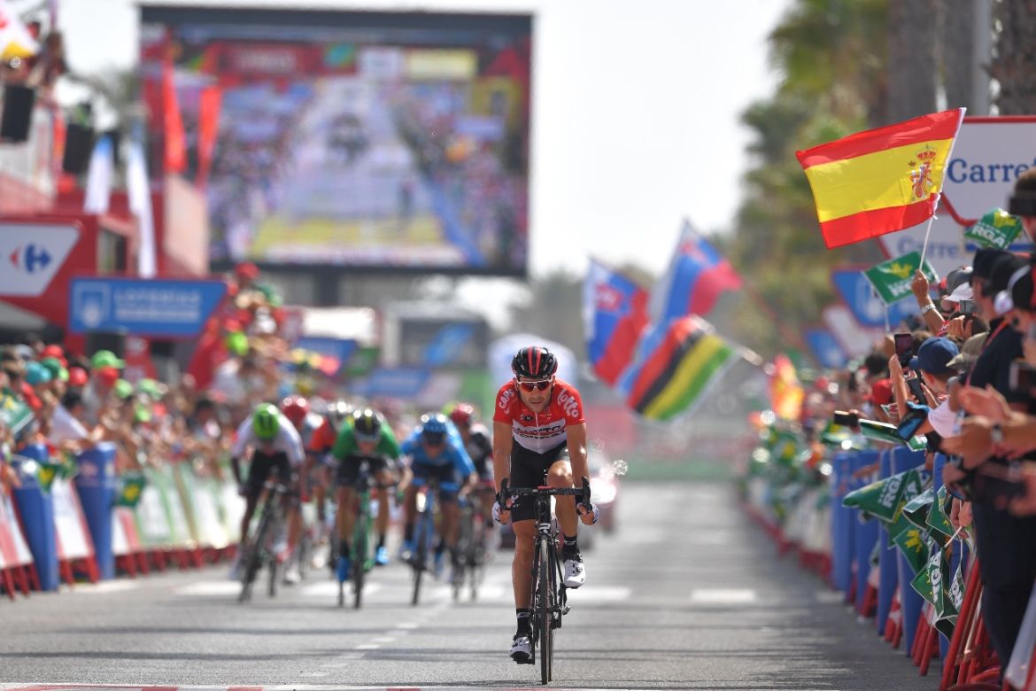 Maxime Monfort crosses the line shortly ahead of the rest of the break