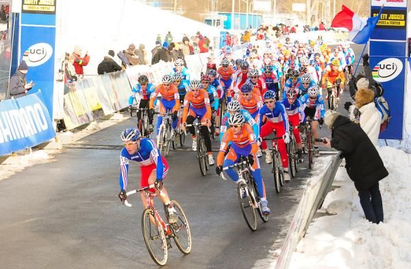 France gets the hole-shot through Emilien Viennet