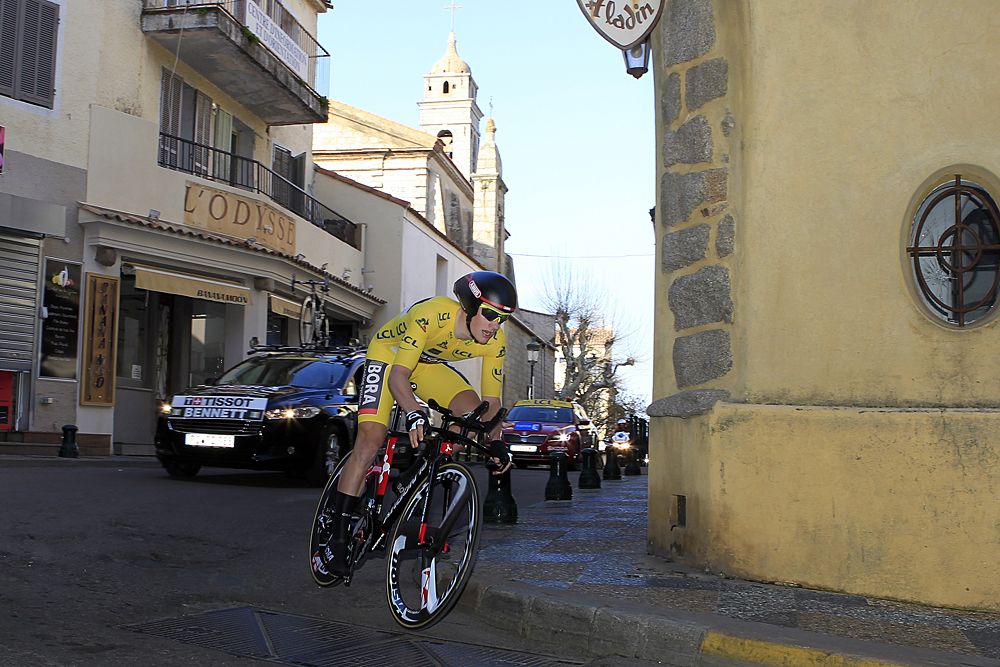 Sam Bennett (Bora-Argon 18) in the yellow jersey at Criterium International