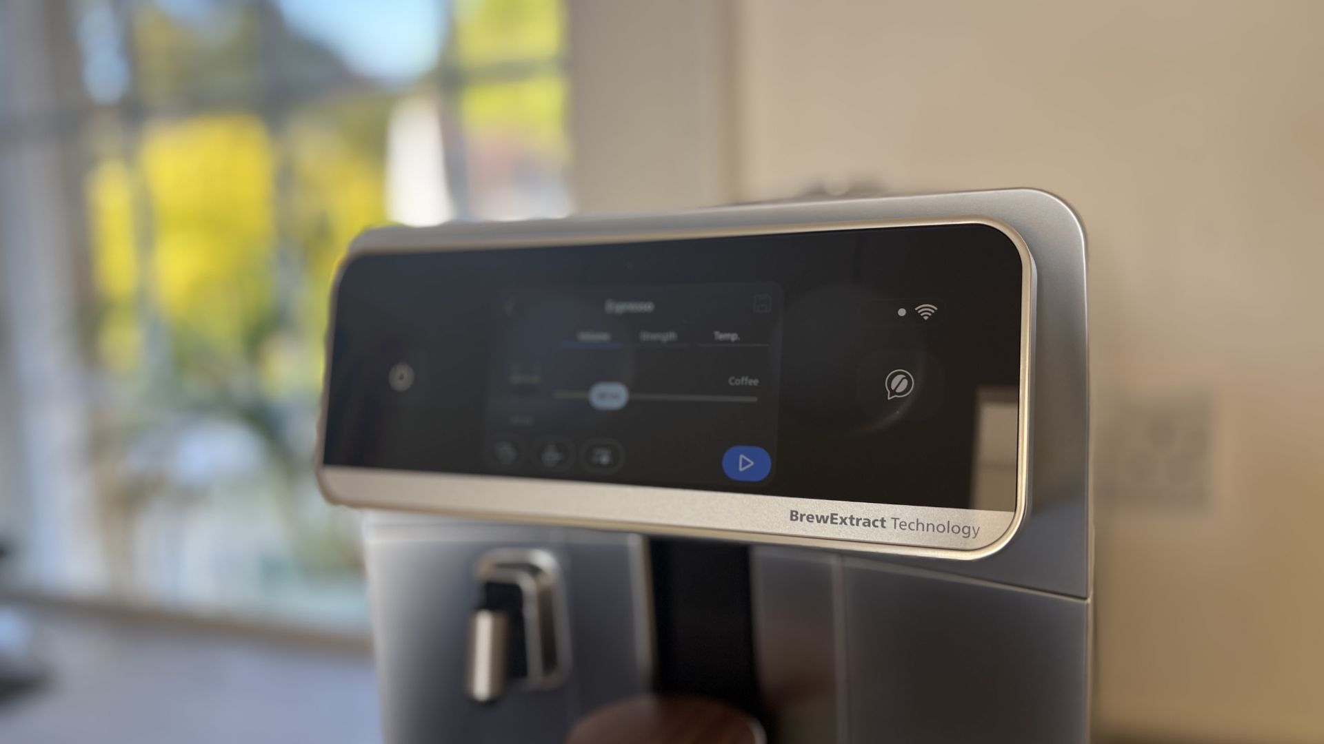 Testing the Philips Caf&amp;eacute; Aromis 8000 Series Bean to Cup Coffee Machine on the counter