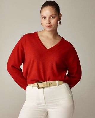 Casual, cropped V-neck sweater made from cashmere