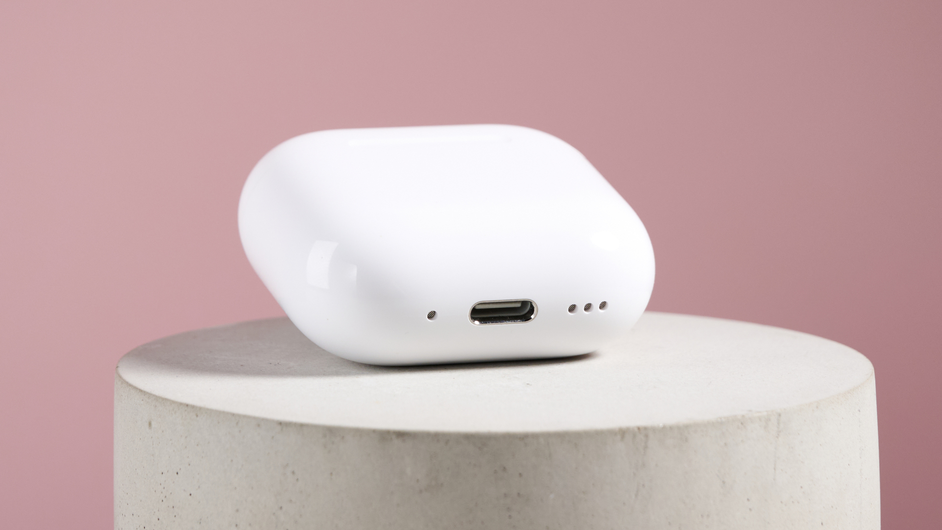 AirPods 4 with Active Noise Cancellation case showing the connection and speaker