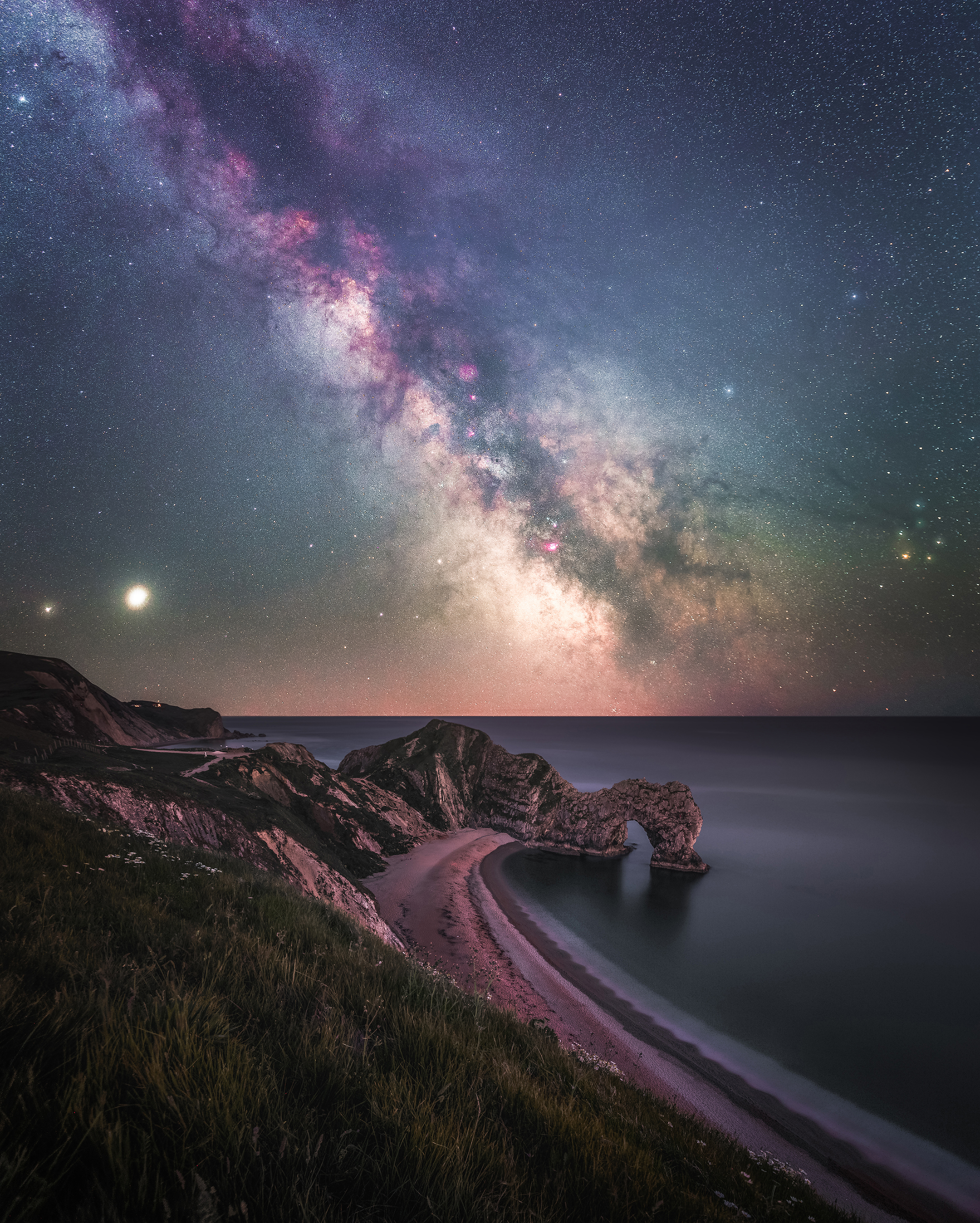 The milky way over the Durdle Door cliffs