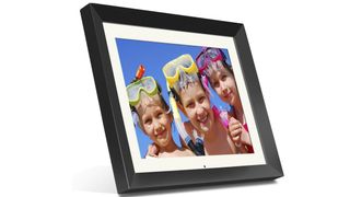 best digital photo frames: Aluratek Widescreen 15-inch High Resolution Photo Frame