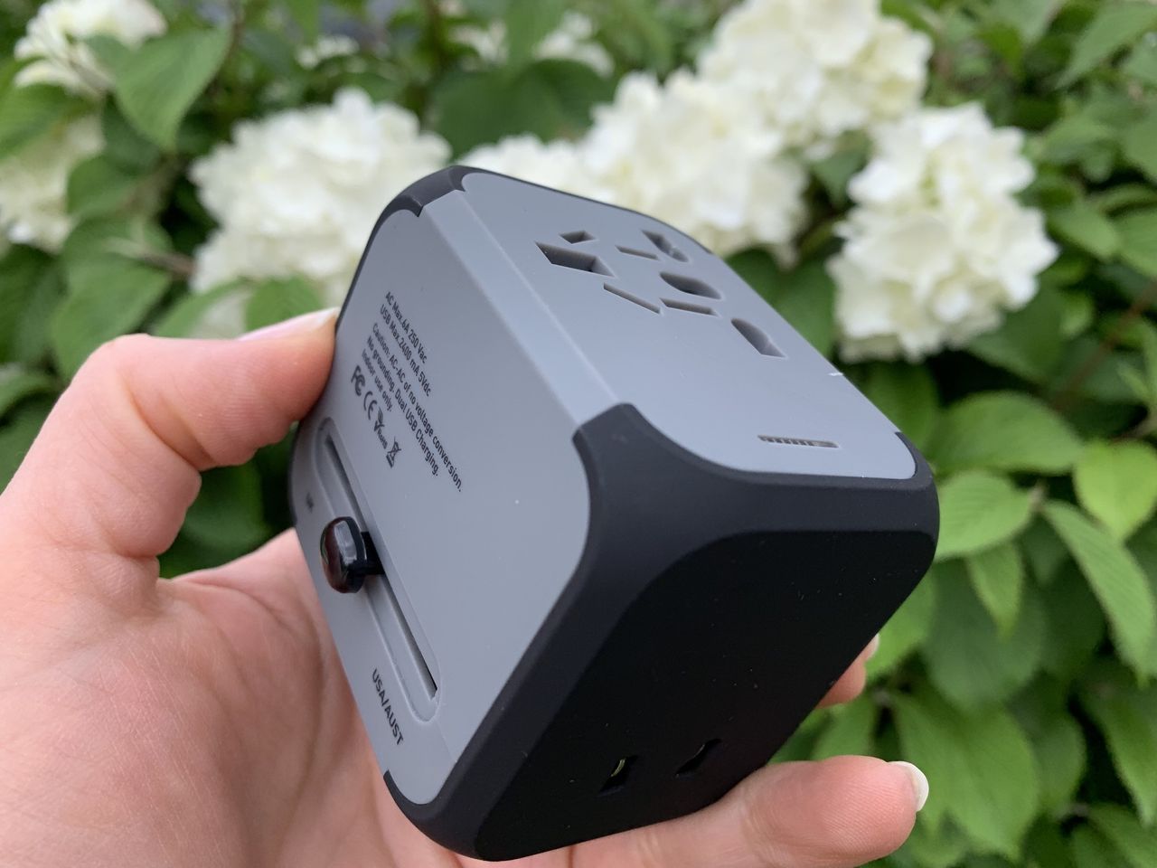 LAUT Travel Adapter