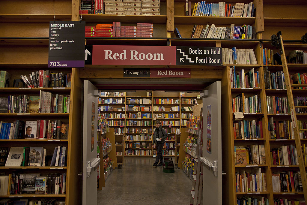 Interior view of Powell&#039;s Bookstore in Portland, Oregon.
