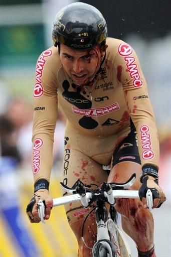 Manuel Cardoso (Footon-Servetto) also crashed and was covered in blood.
