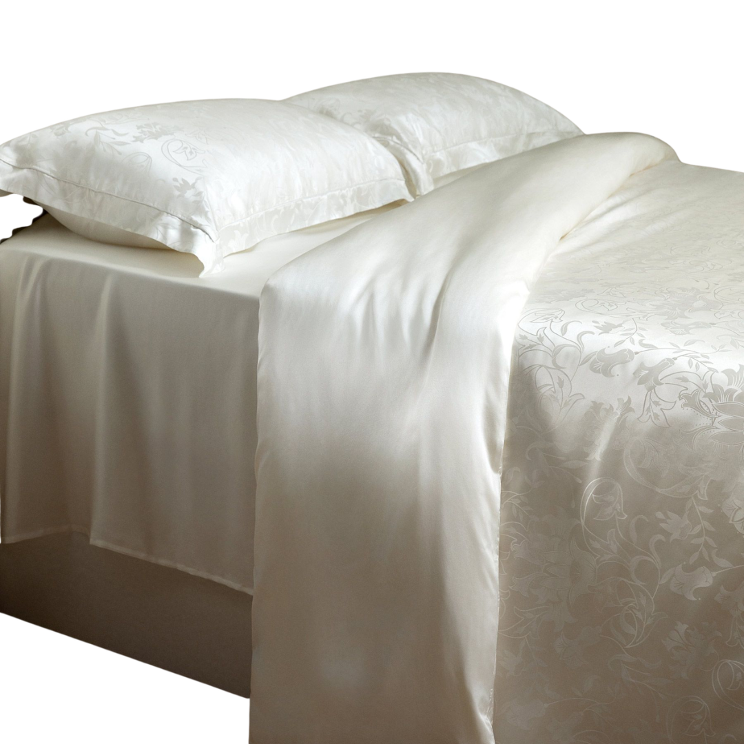 Silk Bedding Set With Lily Jacquard