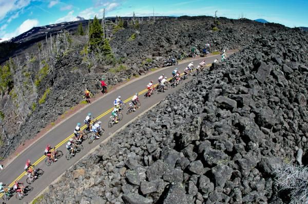 The field nears the KOM.