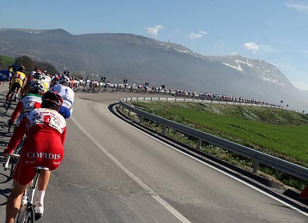 The road winds towards Montelupone.