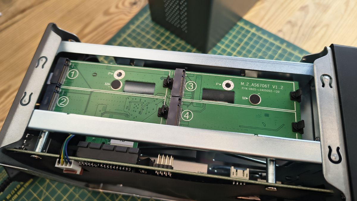 Asustor Lockerstor 2 Gen2+ AS6702T v2