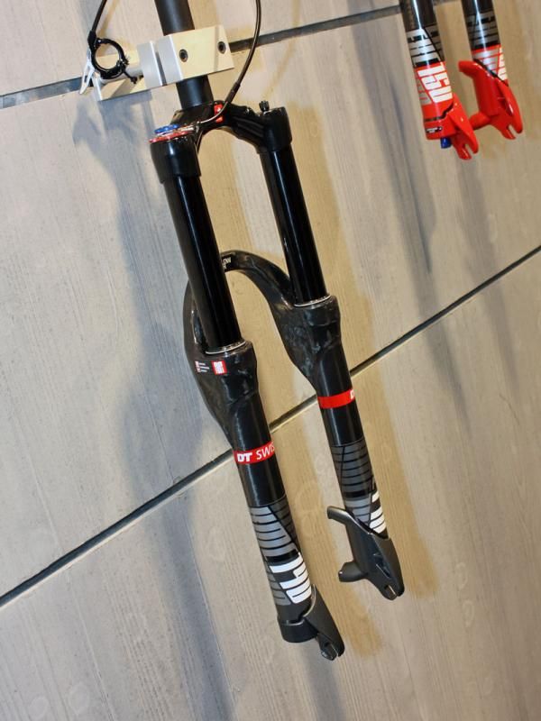 DT Swiss's new 120-140mm-travel XMC fork uses the new Twin Shot damping system with externally adjustable low-speed compression and rebound, internally adjustable high-speed compression and rebound, and a three-position lockout.