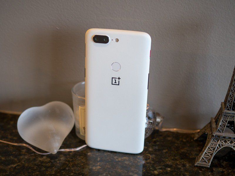 OnePlus 5T in Sandstone White