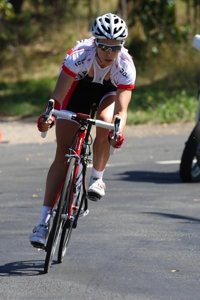 Bridie O'Donnell (VIC) chased hard and bridged across to the three leaders with two laps to go.