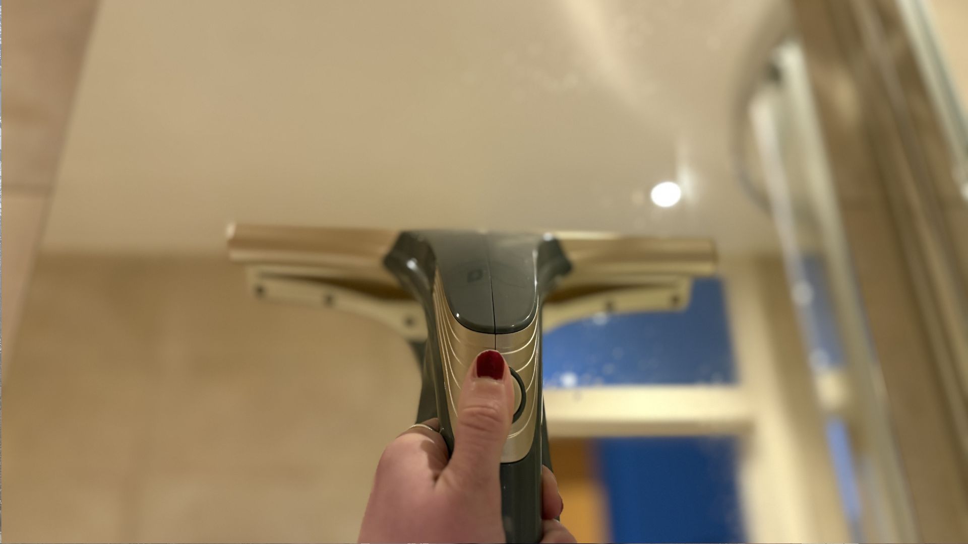 Testing the Beldray Cordless Window Vacuum