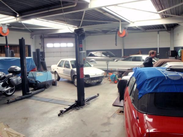 While most of the former-Ford dealership has been given over to the service course, some of the original d&eacute;cor remains intact