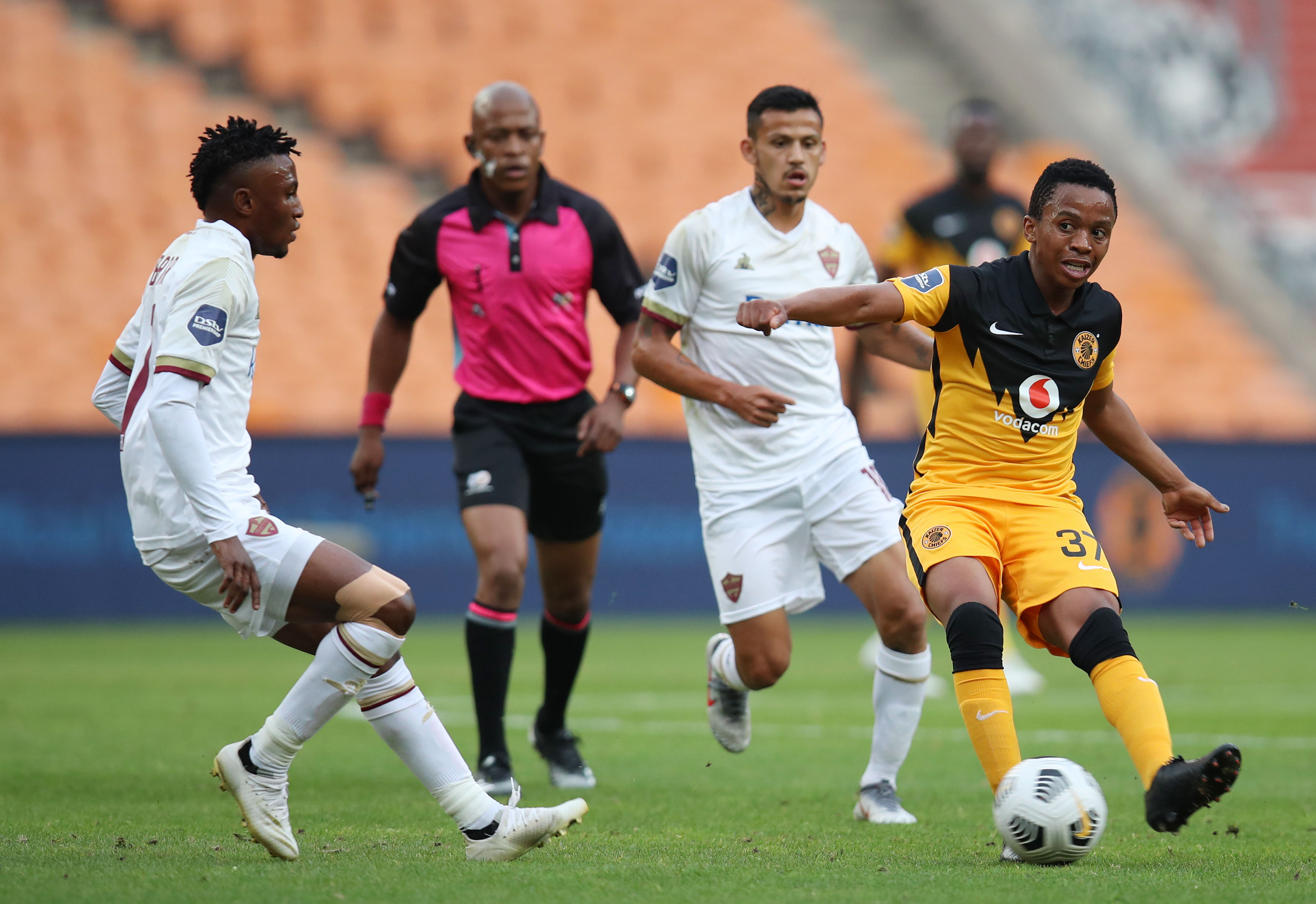 Nkosingiphile Ngcobo of Kaizer Chiefs challenged by Junior Leandro Mendieta and Ibraheem Jabaar of Stellenbosch FC