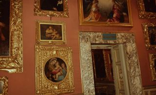 An image showing period artwork inside the Palatina gallery