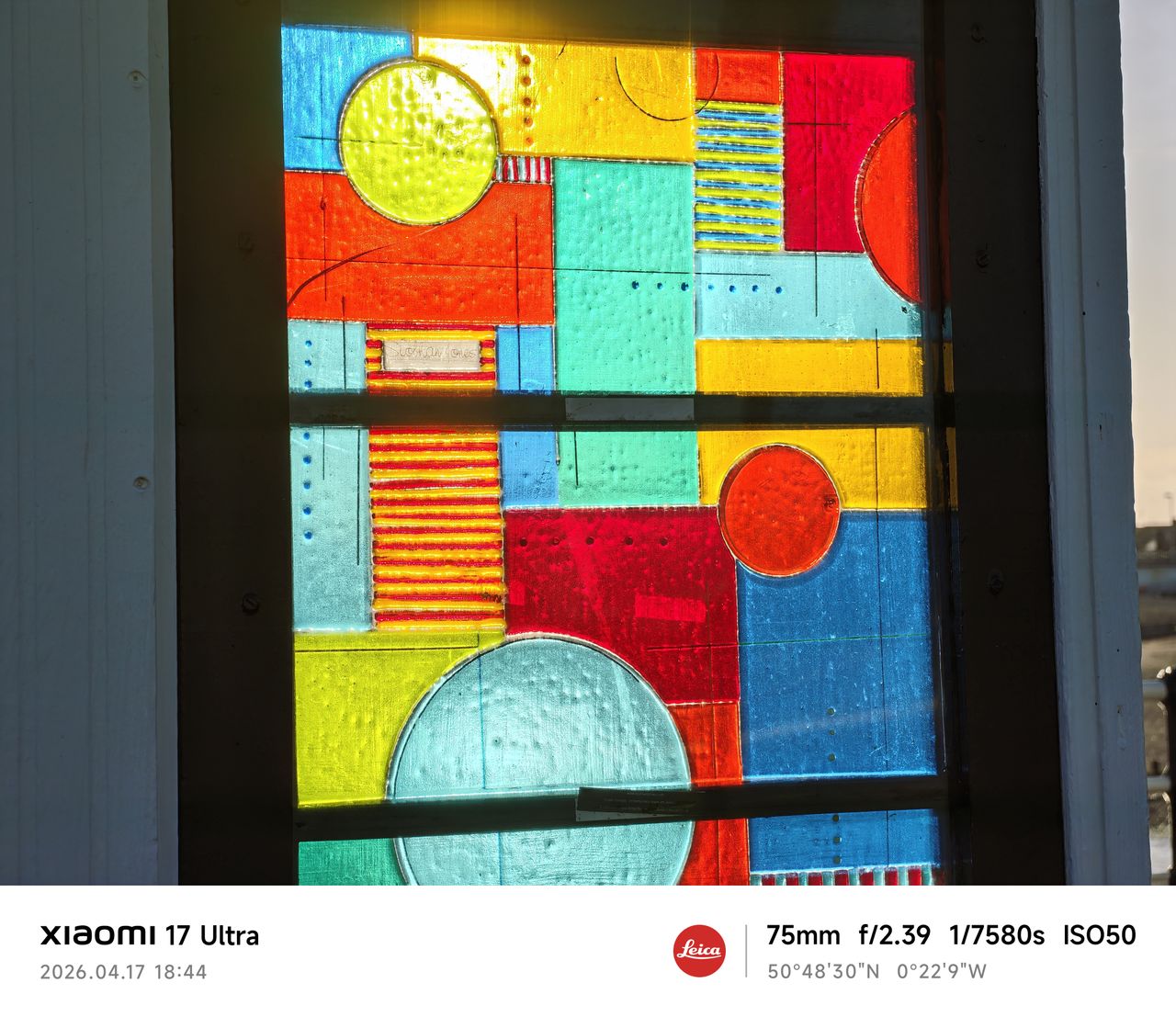 Xiaomi 17 Ultra camera sample high contrast stained glass 3.2x zoom