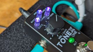 Close up of micro knobs on the IK Multimedia Tonex One