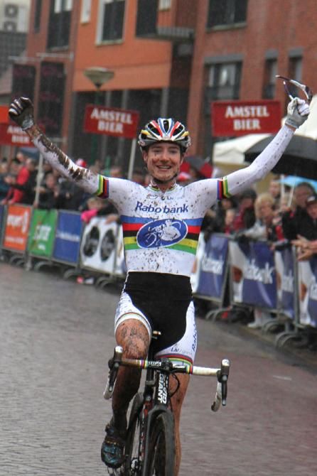 Vos wins in Surhuisterveen