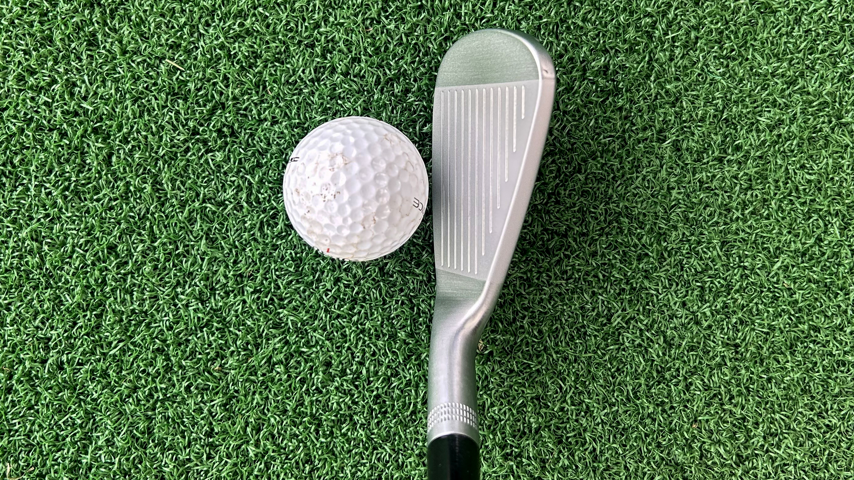 Photo of the Wilson Staff Model XB Iron at address