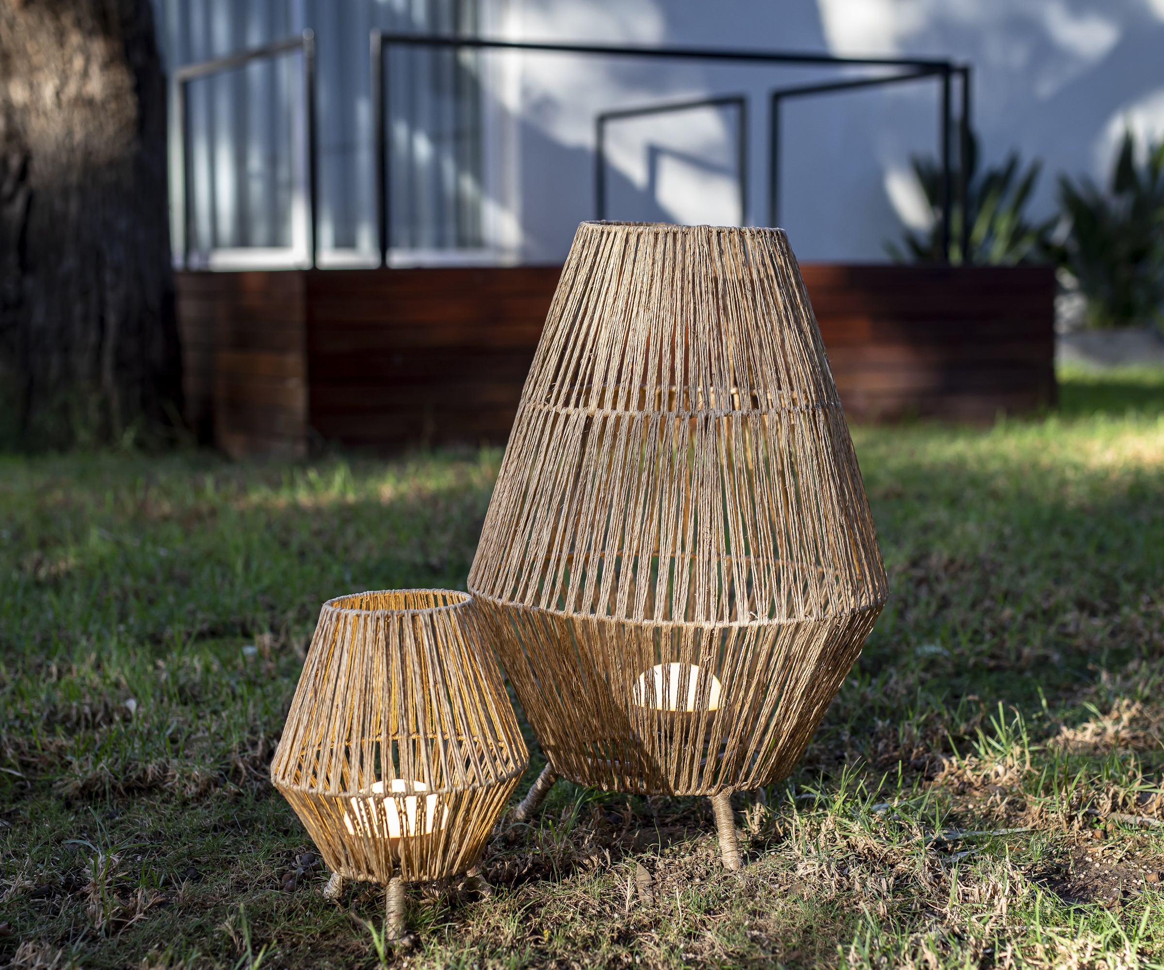 Newgarden SISINE lighting in a sunny garden