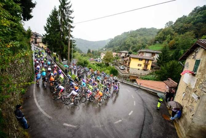 The peloton ascends the Valcava. The climb that signifies the opening of serious hostilities at Il Lombardia