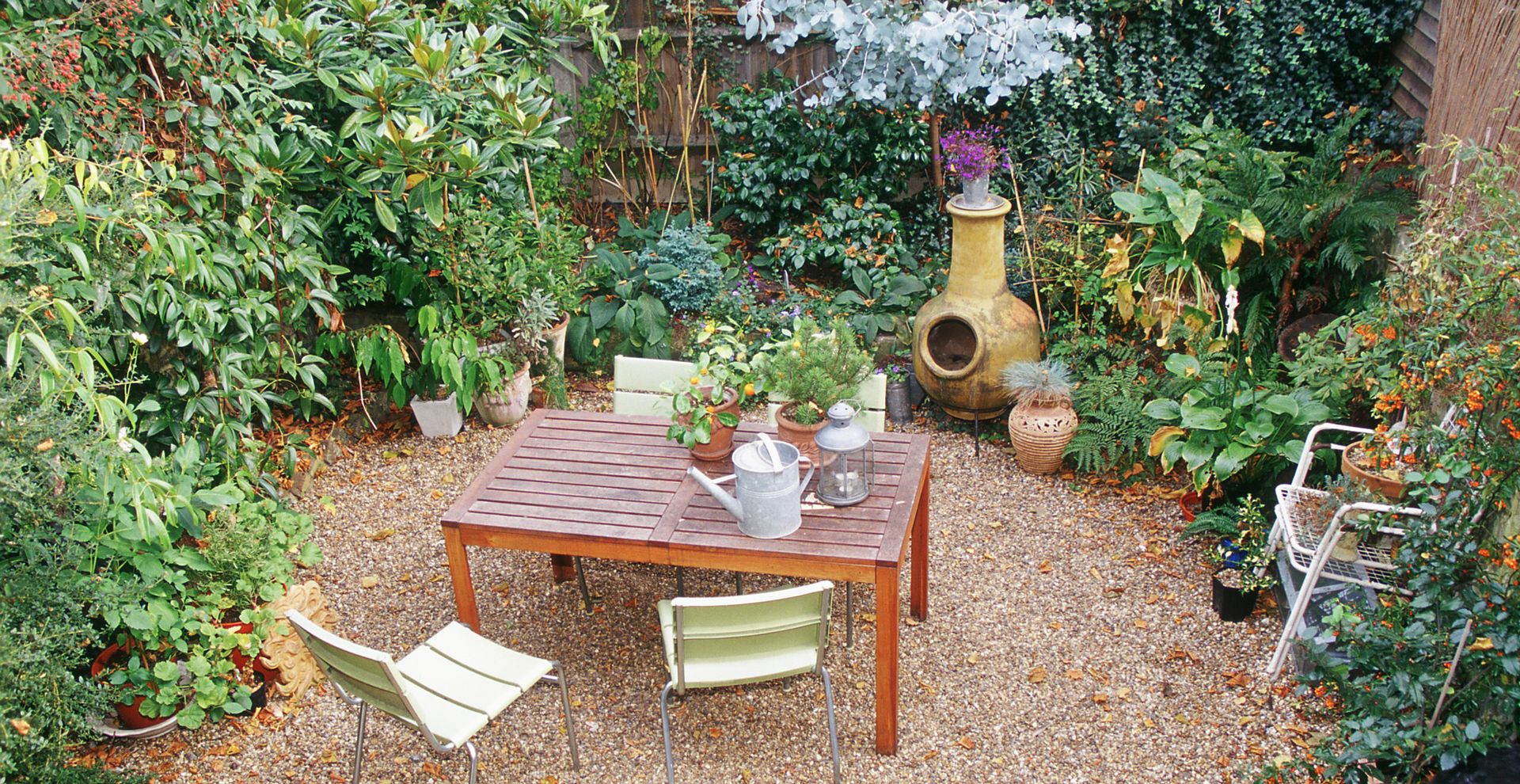 Small garden with gravel in place of grass showing a top small garden tip