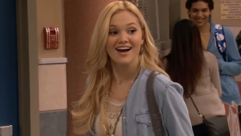 Olivia Holt playing Lindy Watson in the hallways of I Didn&#039;t Do It.