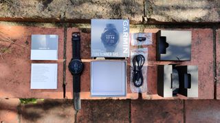 The content of the Garmin Forerunner 945 box