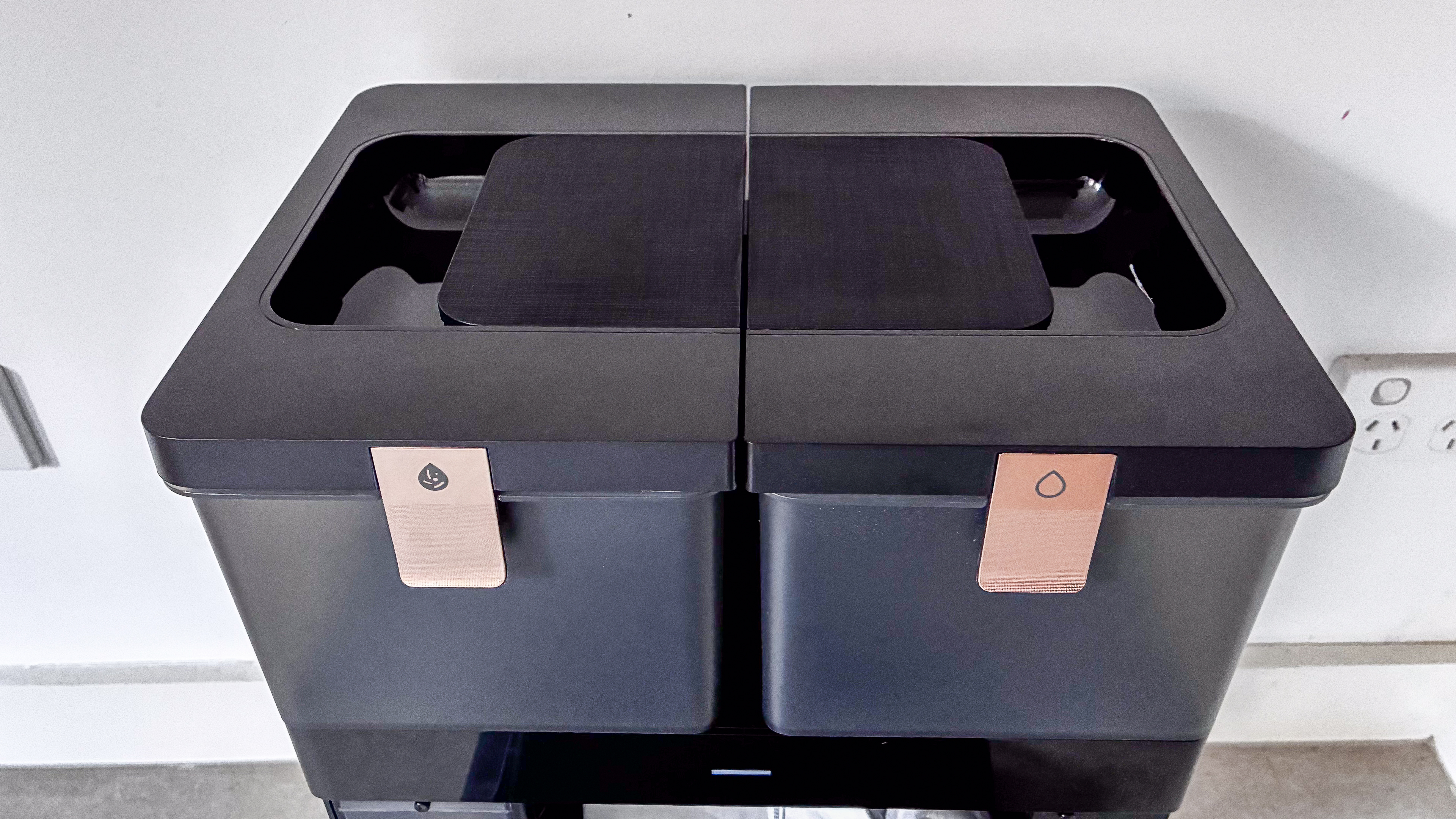 The tanks on the Ecovacs Deebot X8 Pro Omni base station