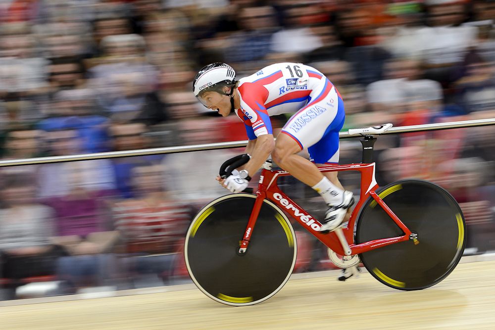 Viktor Manakov of Russia competes during the Men's Omnium Flying Lap