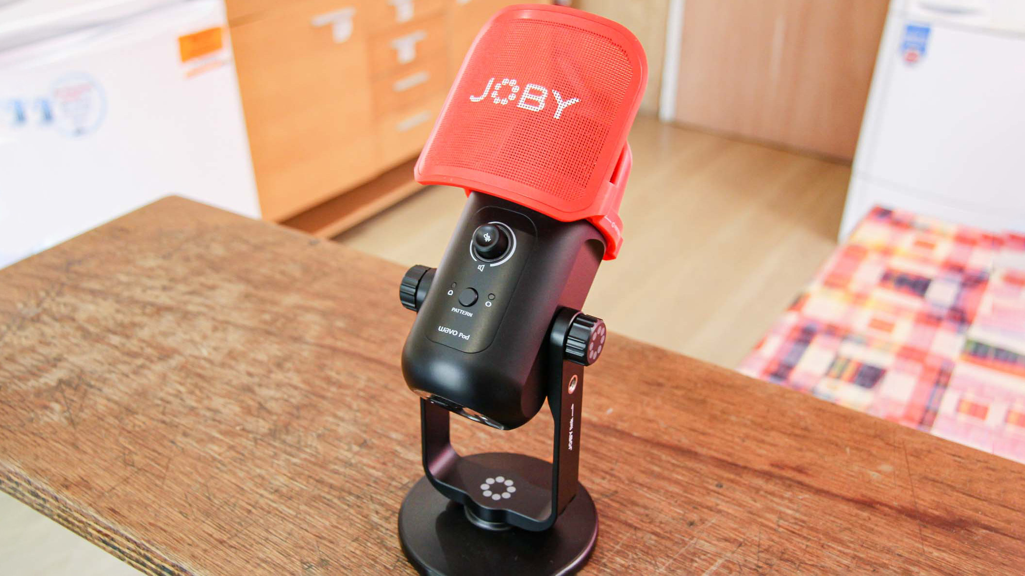 Joby Wavo Pod microphone on work surface in wood