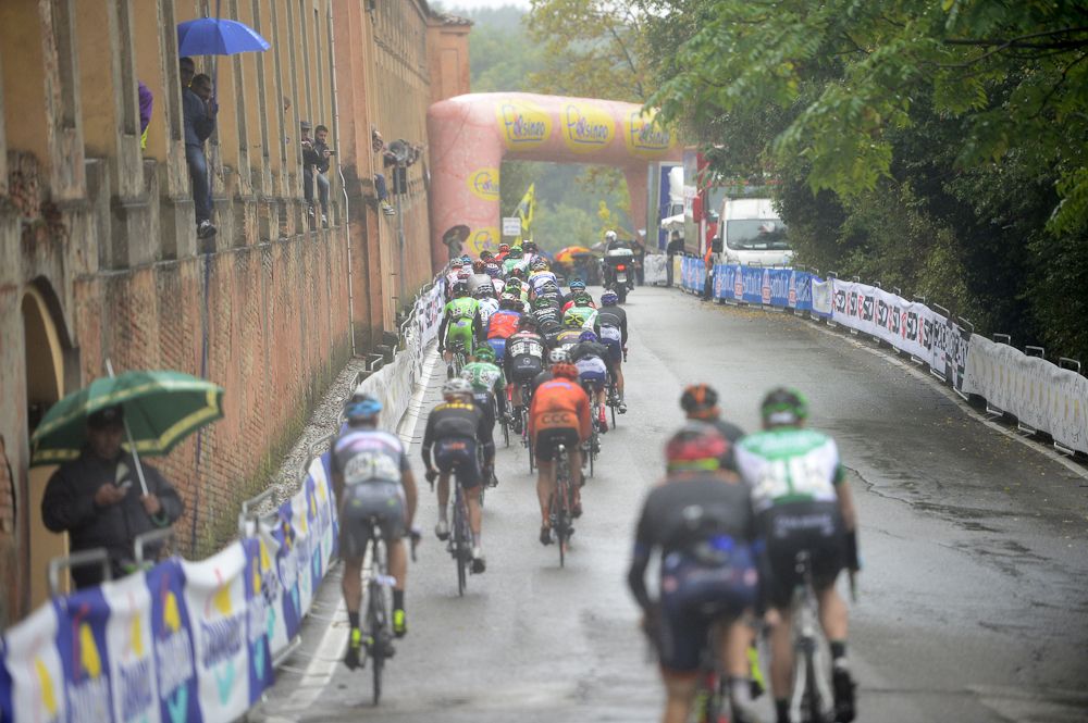 The peloton in action during Giro dell'Amelia