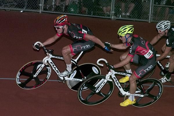 Benjamin Edmuller and Scott Law of the Ronde Cycling Essentials team combine during the madison.