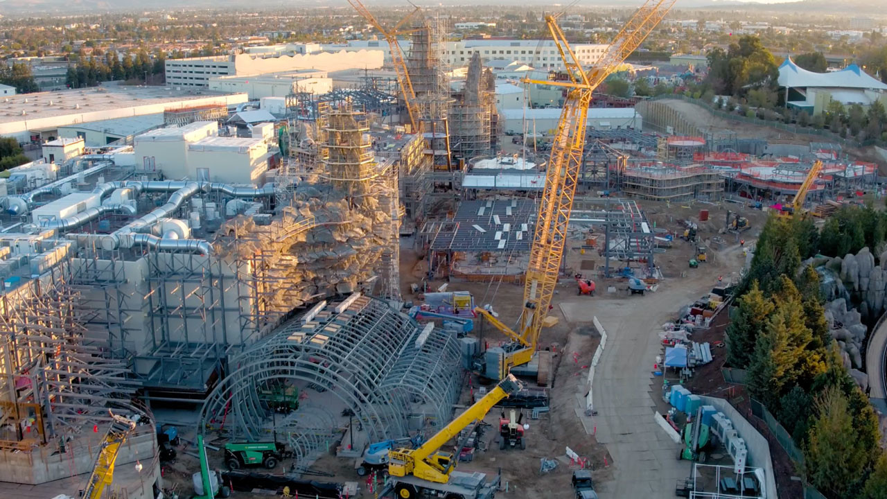 Star Wars Galaxy's Edge construction