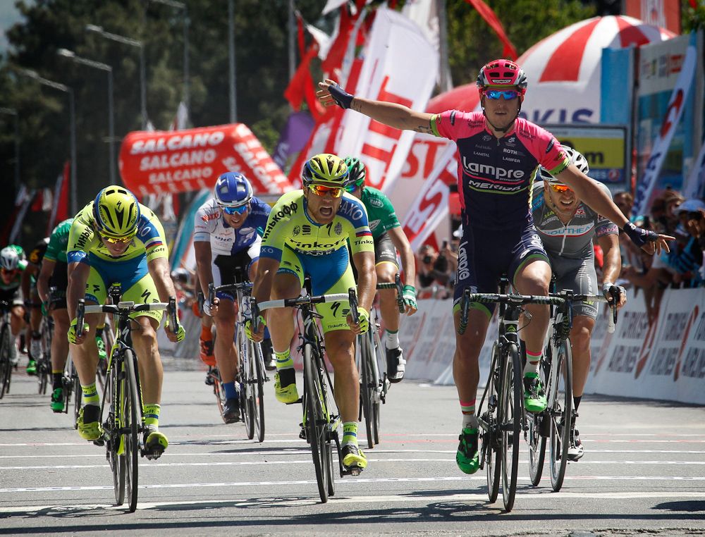 Sacha Modolo (Lampre-Merida) takes the stage 5 win.