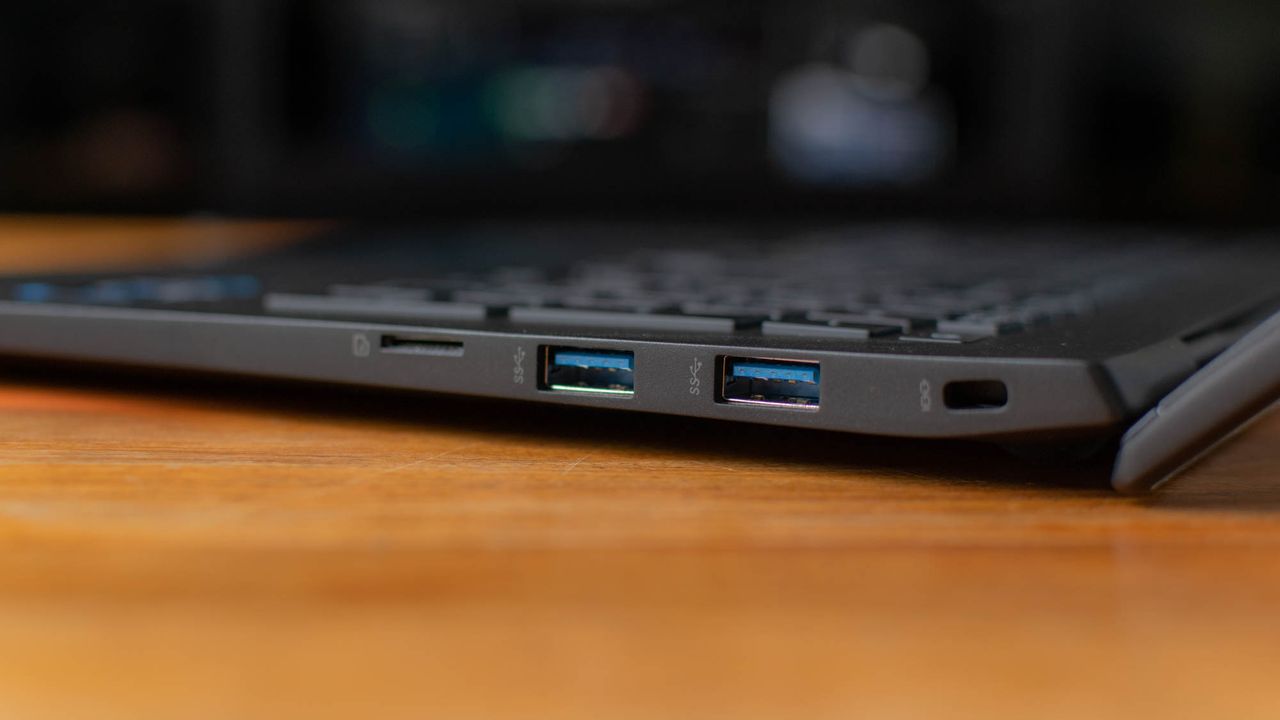 LG Gram 17 right-hand ports