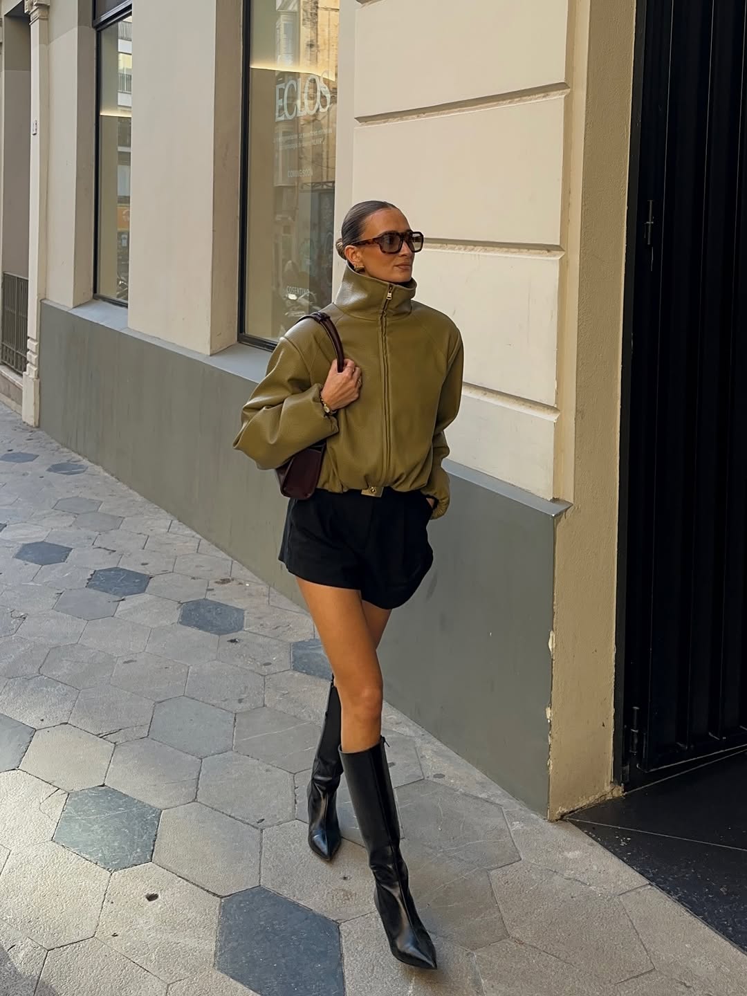 woman wearing oversize sunglasses outfit 2026