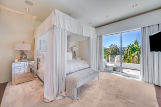 Bedroom with views in Bel Air