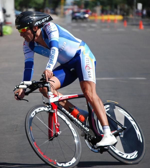 Walter Perez (Argentina) rounds a corner